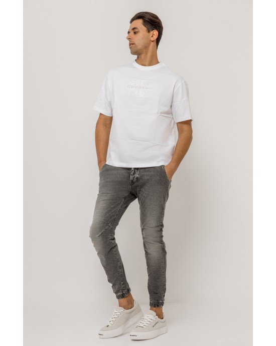 T-shirt Calvin Klein άσπρη ΚΟΝΤΟΜΑΝΙΚΕΣ