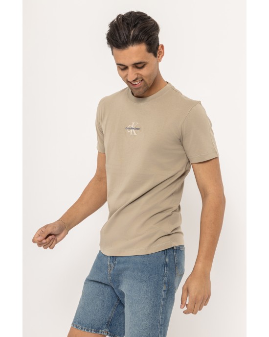 T-shirt Calvin Klein μπεζ ΚΟΝΤΟΜΑΝΙΚΕΣ