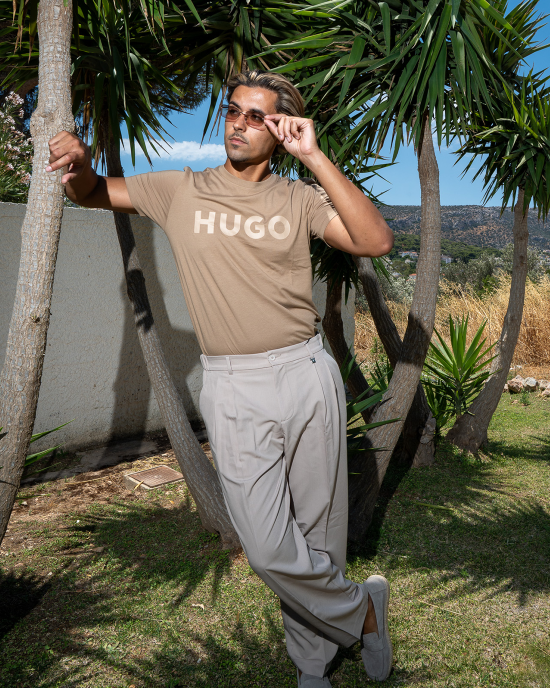 T-Shirt Hugo μπεζ ΚΟΝΤΟΜΑΝΙΚΕΣ