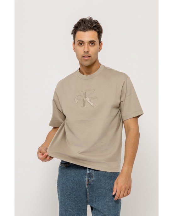 T-shirt Calvin Klein μπεζ ΚΟΝΤΟΜΑΝΙΚΕΣ