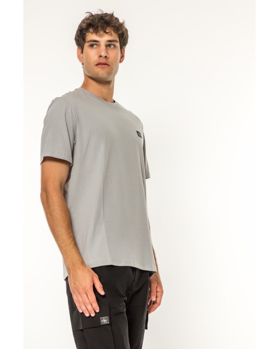 T-shirt Calvin Klein γκρι ΚΟΝΤΟΜΑΝΙΚΕΣ