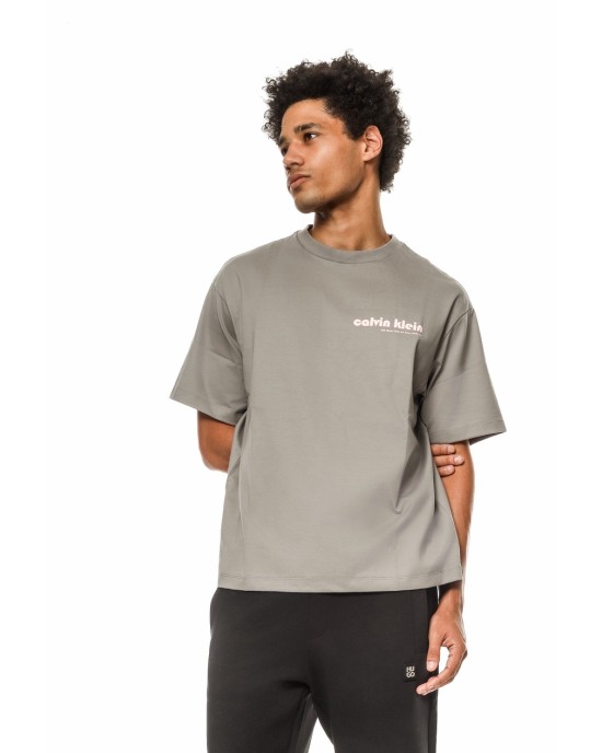 T-shirt Calvin Klein γκρι ΚΟΝΤΟΜΑΝΙΚΕΣ