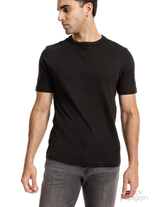 T-Shirt Calvin Klein μαύρο ΚΟΝΤΟΜΑΝΙΚΕΣ