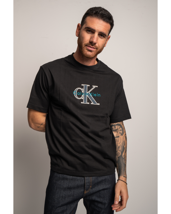 T-shirt Calvin Klein μαύρο ΚΟΝΤΟΜΑΝΙΚΕΣ