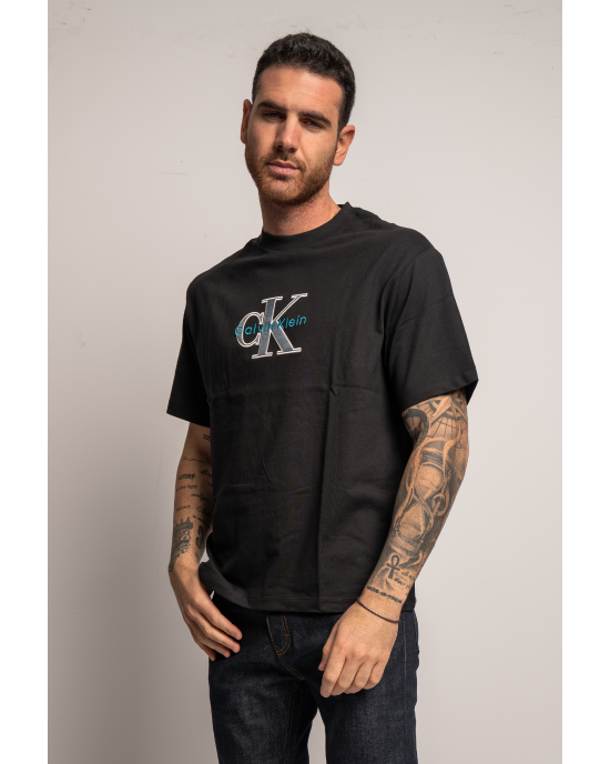 T-shirt Calvin Klein μαύρο ΚΟΝΤΟΜΑΝΙΚΕΣ