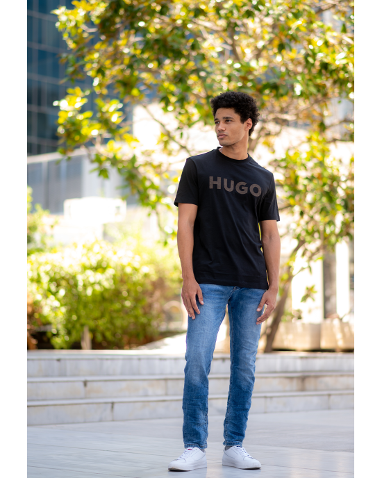 T-Shirt Hugo μαύρο ΚΟΝΤΟΜΑΝΙΚΕΣ