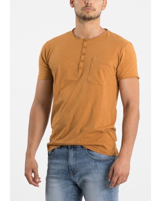 T-shirt σε μουσταρδί απόχρωση