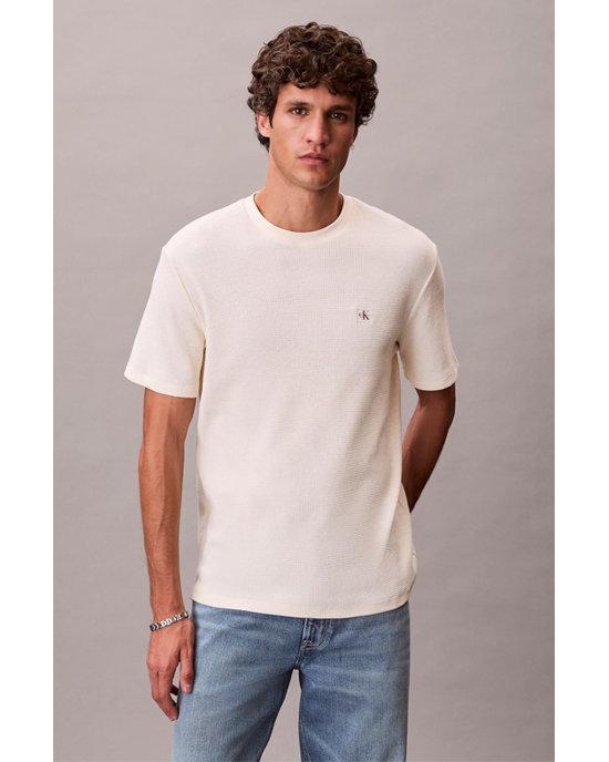 T-shirt Calvin Klein εκρού ΚΟΝΤΟΜΑΝΙΚΕΣ