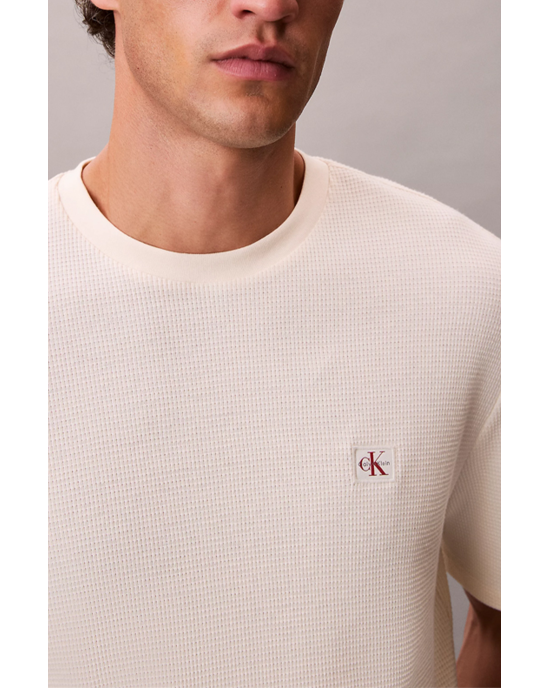 T-shirt Calvin Klein εκρού ΚΟΝΤΟΜΑΝΙΚΕΣ