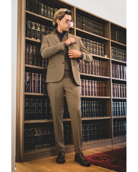 Κοστούμι Vittorio Alesio καφέ SLIM FIT